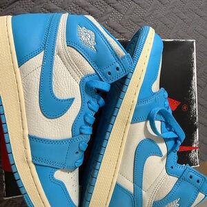 Nike Air Jordan 1 Retro High OG in Powder Blue